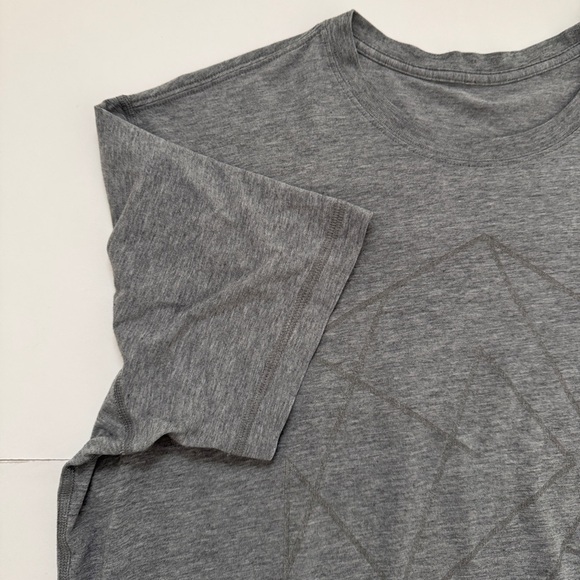 Lululemon Ghost Race 5 Year Basic Tee Gray Reflective Graphics Limited Edition M - Picture 12 of 14